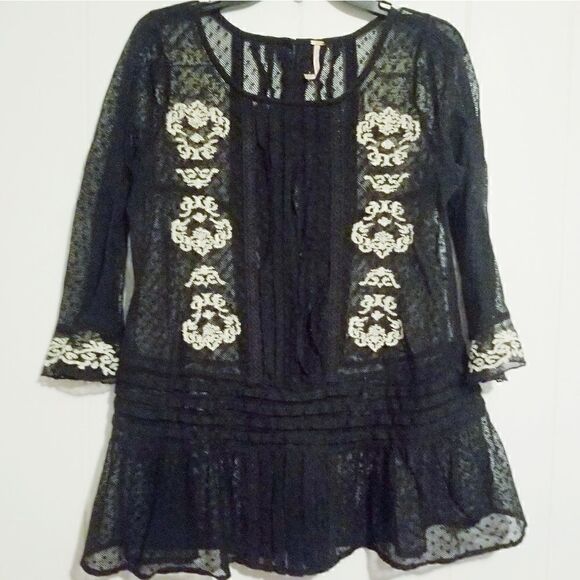 Free People Women’s Black Lace Semi Sheer Tunic Shirt Small Petite SP - Picture 6 of 6